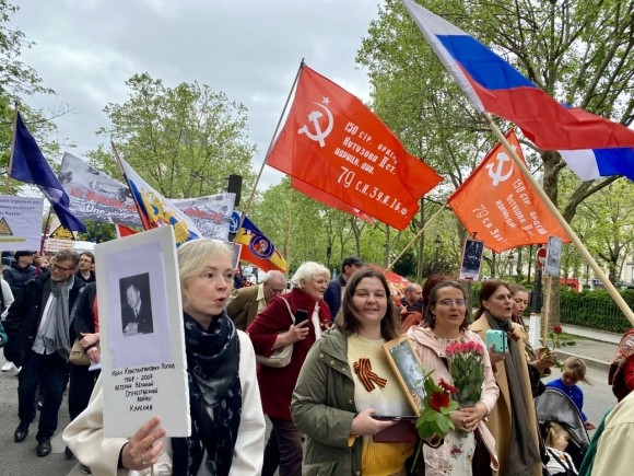 В Париже  состоялось шествие  Бессмертного полка