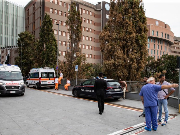 В европейской стране напуганные нападениями пациентов медики потребовали ввести войска